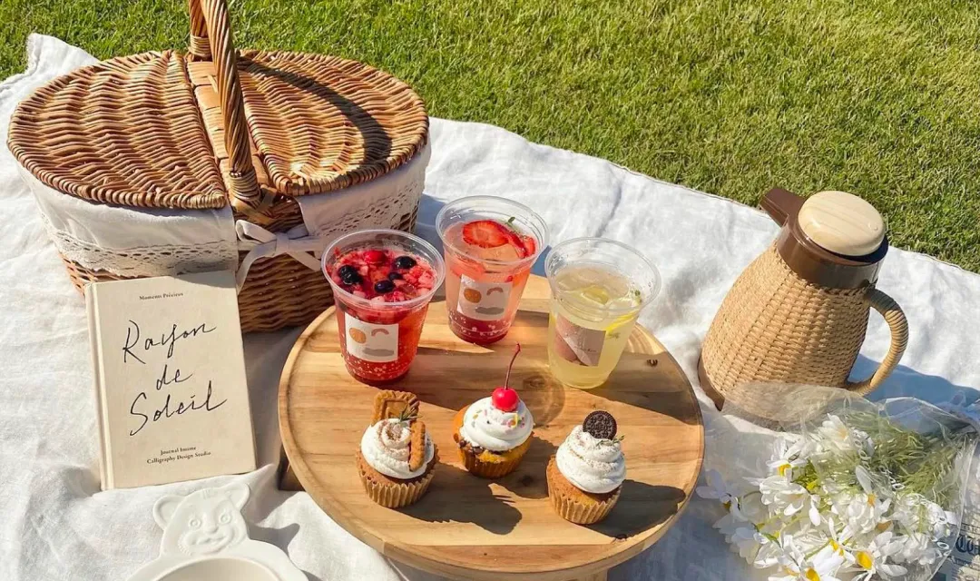 BLUE SIDE PICNIC
